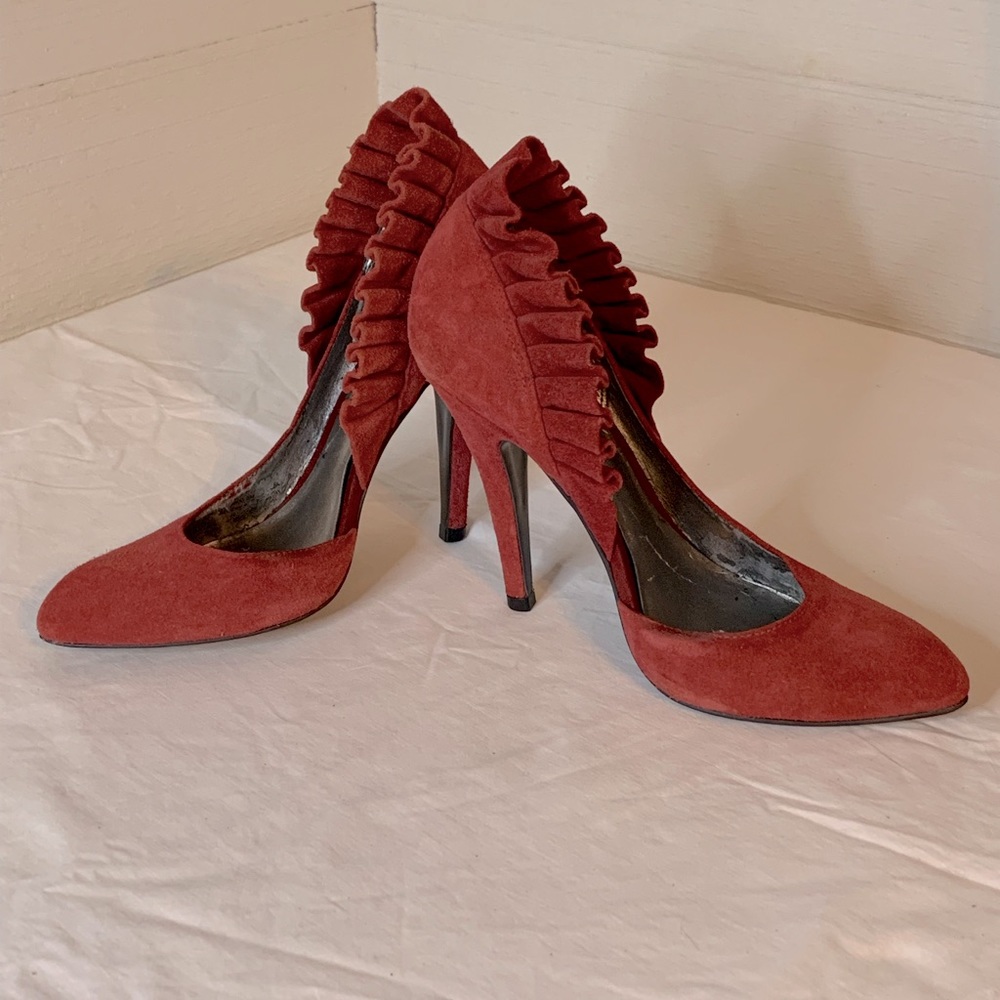 4-1/2” Heel suede Dress Shoe by Carlos.  Size 8.  Color Red.